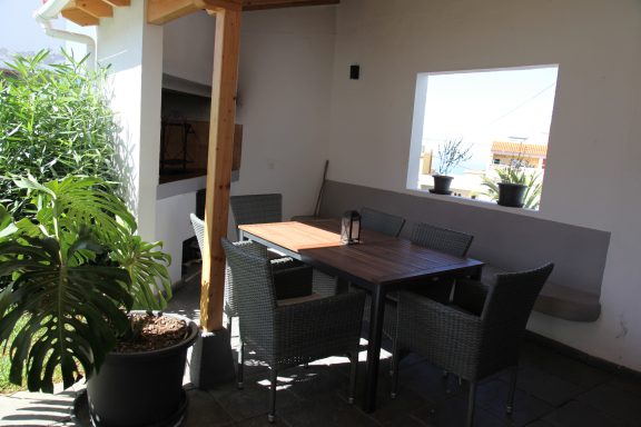 Esstisch auf der Terrasse