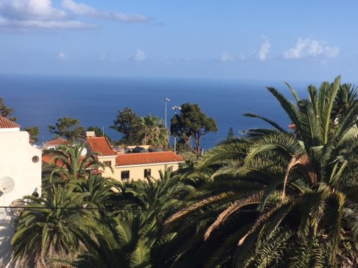 Aussicht von der Dachterasse aufs Meer